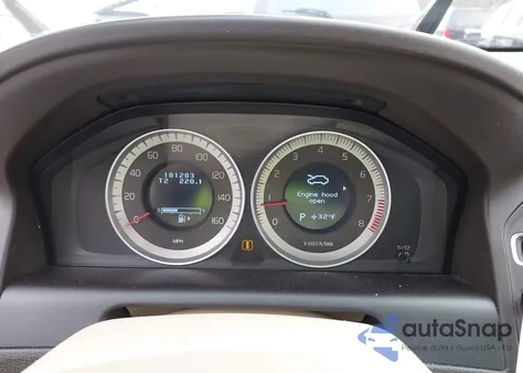 2011 Volvo Xc60 3.2/3.2 R-Design z USA, uszkodzony, nr VIN YV4952DL2B2193068